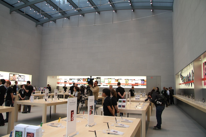 Illustration for article titled Apple Store Gallery